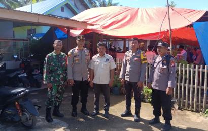 Pamatwil dan Kapolsek Manna Cek TPS, Pantau Pelaksanaan Pencoblosan     