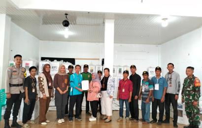 Personel Polsek Kaur Selatan Laksanakan Pengawalan dan Pengamanan Logistik Pemilu Menuju Sekertariat PPK
