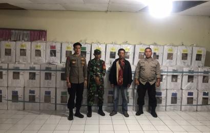 Patikan Logistik Aman, Kapolsek Kaur Tengah Bersama Personel Lakukan Pengamanan di Kanntor PPK 