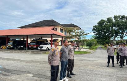 Kasi Propam Polres BS Pantau Proses Pleno Rekapitulasi Suara Tingkat Kecamatan Kota Manna  
