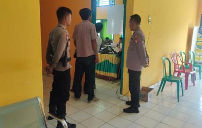 Polsek Kedurang Melakukan Pengamanan Rapat Pleno Rekapitulasi Pemilu 2024 Ditingkat PPK 