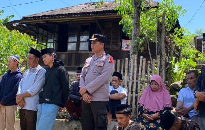 Petugas Linmas Meninggal Dunia, Kapolsek Lebong Tengah Kunjungi Rumah Duka