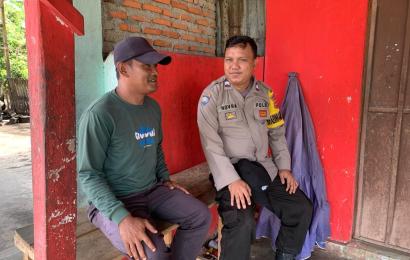 Imbauan Bhabinkamtibmas Polsek Pino Melalui Sambang Dialogis Cegah 3C di Desa Ulak Lebar