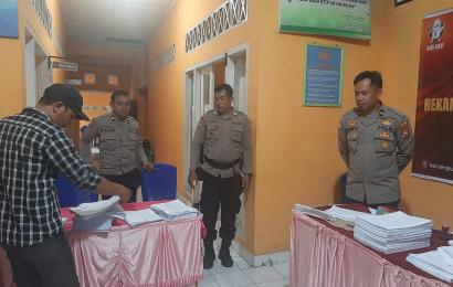 Pamatwil dan Kapolsek Pino Laksanakan Pengamanan Rekapitulasi Penghitungan Suara di PPK Ulu Manna 