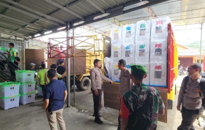 Polisi Kawal Arus Balik Logistik Pemilu dari PPK Lebong Utara ke KPU Lebong
