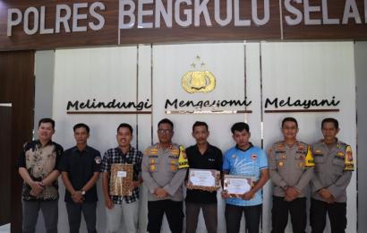 Apresiasi Karya para Jurnalis, Kapolres BS Berikan Hadiah ke Pemenang Lomba Penulisan Artikel HPN