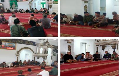 Kapolsek Teluk Segara Bersama Bhabinkamtibmas Monitoring Penyerahan Jabatan dan Pertanggung Jawaban Keuangan Masjid Jamik