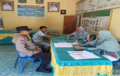 Sambang Desa, Bhabinkamtibmas Polsek Sukaraja Monitoring Aktivitas Masyarakat Paska Pemilu dan Sampaikan Imbauan Kamtibmas 