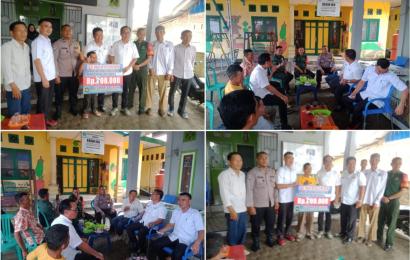 Kapolsek Kedurang dan Babinkamtibmasnya Monitoring Penyaluran BLT DD Tahap 1 dan 2  Desa Rantau Sialang   