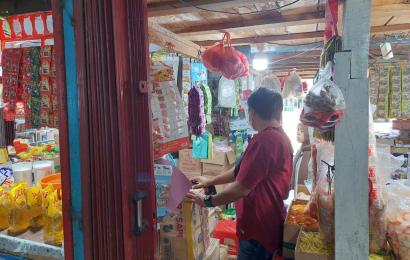 Personel Polresta Bengkulu Deteksi Dini Harga  Beras di Pasar dan Stok Beras di Gudang Bulog 