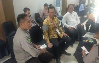 Pastikan Kesehatan Baik, Subsatgas Dokkes OMB Nala Polresta Bengkulu Periksa Personel Pengamanan dan Anggota KPU