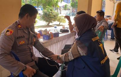 Petugas Pengamanan dan Penyelengara Pleno Tingkat Kabupaten BS Mendapatkan Pemeriksaan dari Dokkes Klinik Medika 8 Polres BS   