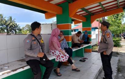 Bhabinkamtibmas Polsek Kota Manna Sampaikan Imbauan kepada Warga di Kelurahan Pasar Baru 