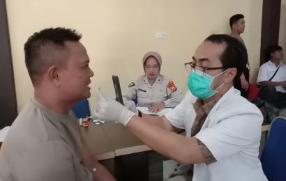 Kapolsek Batik Nau Beserta Anggotanya Laksanakan Giat Rikkes Berkala untuk Menjaga Kondisi Kesehatan