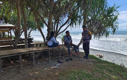 Imbauan Bhabinkamtibmas Polsek Manna Melalui Sambang di Desa Terulung 