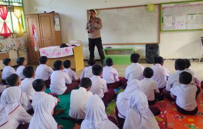 Polsek Giri Mulya Lakukan Sosialisasi Anti Bulying vdi SDN 107 Bengkulu Utara
