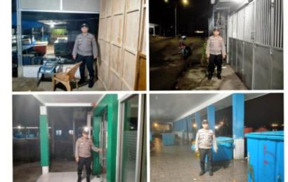 Personel Polsek KSKP Pulau Baai Patroli Subuh Sambangi Tempat Rawan Kamtibmas 