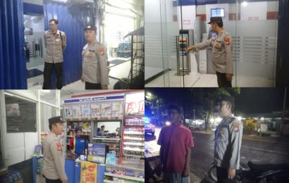 Ciptakan Harkamtibmas Polsek Kampung Melayu Patroli Dialogis 