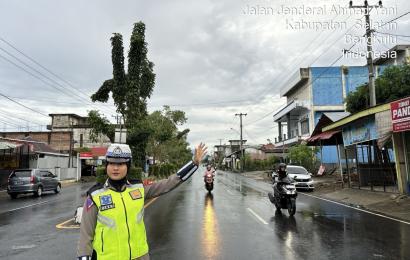 Sat Lantas Polres BS Turunkan Personel Atur Lalu Lintas Saat Upacara Hut Ke 75 Bengkulu Selatan   