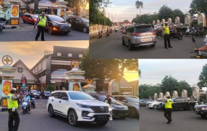 Amankan Ibadah Minggu Umat Kristiani, Sat Lantas Polresta Bengkulu Atur Lalin di Depan Gereja 
