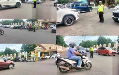 Monitoring Ibadah Misa, Personel Polresta Bengkulu Atur Lalin 