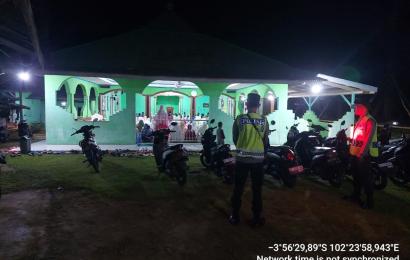 Patroli, Polsek Sukaraja Monitoring Pelaksanaan Ibadah Sholat Tarawih 1445 Hijriah