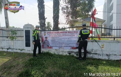 Edukasi Keselamatan Berlalu Lintas, Sat Lantas Polres BS Pasang Spanduk dan Sampaikan Imbauan
