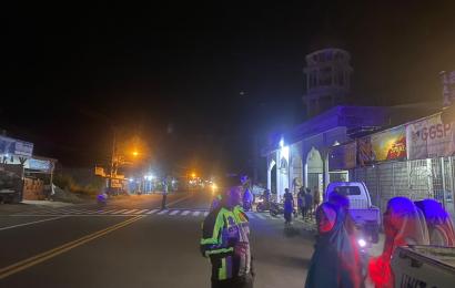 Polres Kepahiang Laksanakan Pengamanan Sholat Tarawih Guna Memberikan Rasa Aman Kepada Masyarakat yang Sedang Beribadah