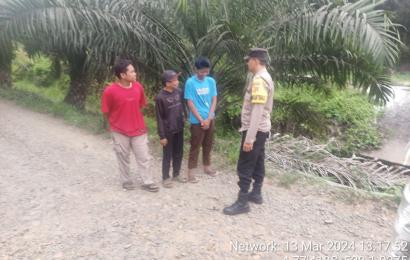 Patroli Rutin, Personel Polsek Sukaraja  Sampaikan Imbauan ke Warga 