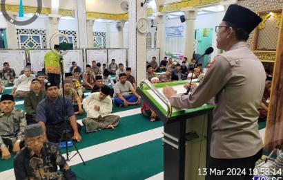 Mewakili Kapolres, Kabagren Menjadi Mubaligh Salat Tarawih di Masjid Muhammadiyah