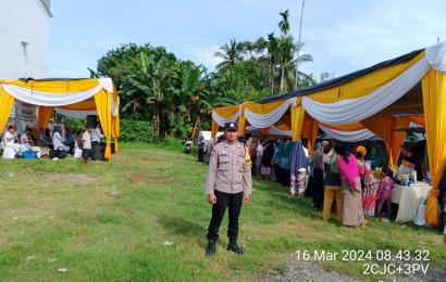 Personel Polsek Sukaraja Lakukan Pengamanan Bazar/Pasar Murah di Kelurahan Sukaraja