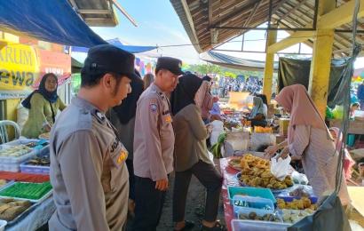 Personel Polsek Seluma Patroli Pasar, Sampaikan Imbauan kepada Pedagang dan Pembeli Antisipasi Tindak Pidana 3C 