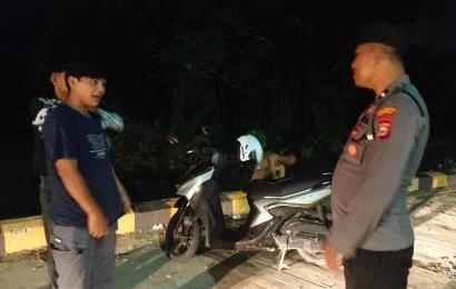 Keliling Patroli di Tempat Berpotensi Gangguan Kamtibmas, Personel Polsek Pulau Baai Sampaikan Imbauan 