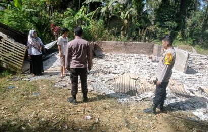 Personel Polsek Talo Lakukan Pengecekan TKP Kebakaran Rumah Warga di desa Harapan Mulya 