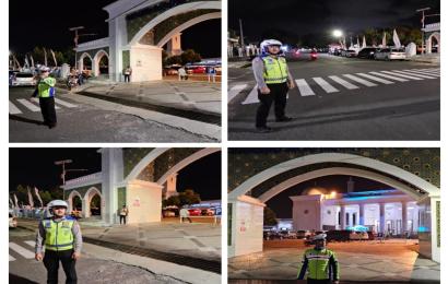 Personel Sat Lantas Patroli Pengamanan Sholat Isya dan Tarawih di Masjid At-Taqwa