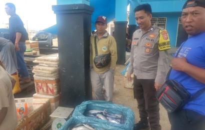 Polisi Patroli ke Tempat Pelelangan Ikan, Wujudkan  Kamtibmas Kondusif pada Bulan Suci Ramhadan 1445 H   