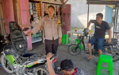 Bhabinkamtibmas Sambangi Warga Desa Darat Sawah Ulu  Sampaikan Imbauan Kamtibmas  