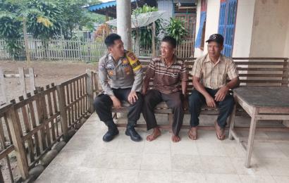 Bhabinkamtibmas Polsek Pino Melalui Sambang Dialogis Sampaikan Pesan Kamtibmas 