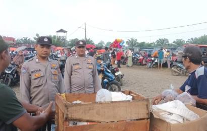 Patroli Sambang di Pasar Induk Sembayat, Personel Polsek Seluma Sampaikan Imbauan Kamtibams