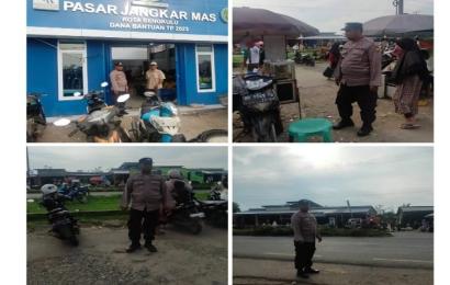 Antisipasi Gangguan Kamtibmas di Pasar Kaget, Personel Polsek KSKP Pulau Baai Lakukan Pengamanan 