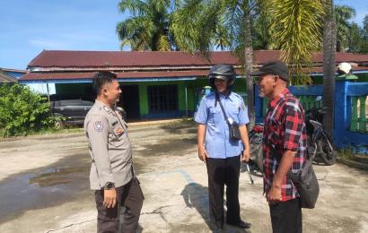 Patroli Unit Samapta Polsek Kota Manna Sambangi  Juru Parkir Simpang Tiga Rukis 