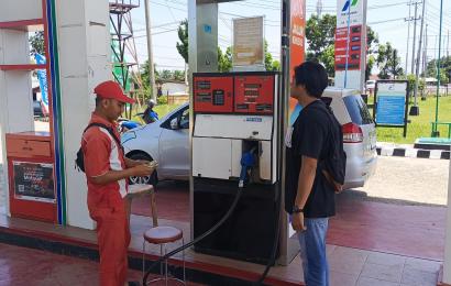 Cegah Kecurangan, Personel Sat Intelkam Polresta Bengkulu Cek SPBU 