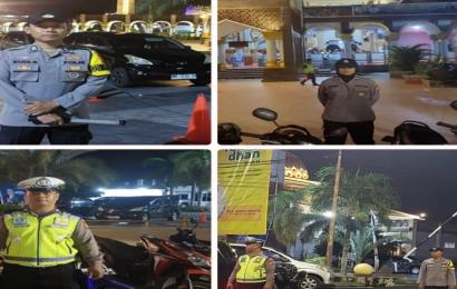 Ciptakan Arus Lalin Lancar Polsek Gading Cempaka Lakukan Pengamanan Shalat Tarawih di Masjid Baitul Izzah 