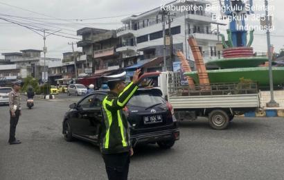 Wujudkan Kamseltibcar Lokasi Pasar Takjil, Sat Lantas Polres BS Giatkan Patroli  