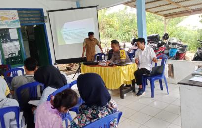 Kapolsek Lebong Selatan Sosialisasi Jadi Narasumber Sosialisasi Pencegahan Narkoba di Desa Suka Sari
