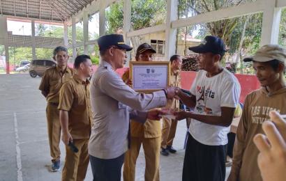 Waka Polsek Ketahun Hadiri Dan Monitoring Langsung Penyaluran BLT DD