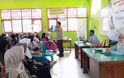 Bhabinkamtibmas Polsek Seginim Jadi Narasumber Anti Bullying di SMAN 7 BS  