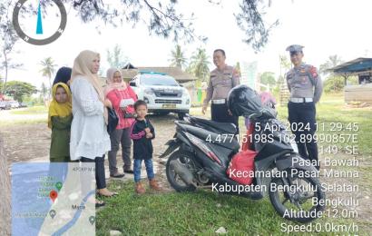 Sat Lantas Polres BS Atur Lalu Lintas Didepan Pos Pam Depan Kantor DPRD