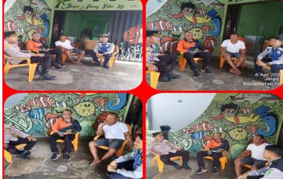 Kasubsatgas Ops Ketupat Nala 2024 Polsek Teluk Segara, Sambangi Pemilik Kapal Wisata Pulau Tikus Imbau Tak Berlayar Saat Cuaca Buruk 