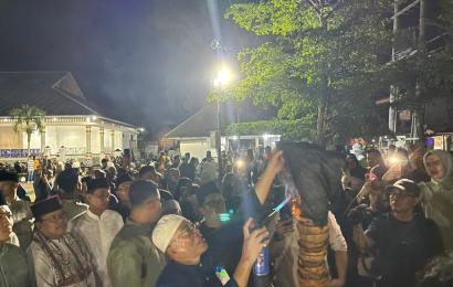 Waka Polres Bengkulu Selatan Ikut Menyalakan Pelita Meriahkan Malam Nujuh Likur